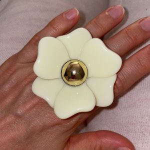 Floral ring Size small Ivory color